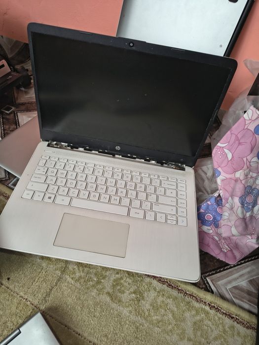 Vând laptopuri pentru piese unele chiar functionale