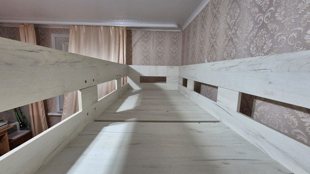 Двухъярусная кровать