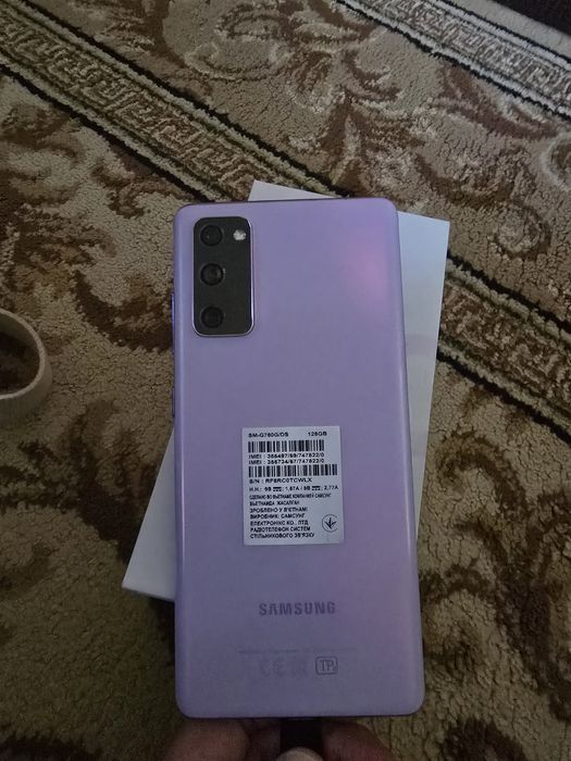 Samsung Galaxy S20 FE (Snapdragon) 128GB идеальный.
