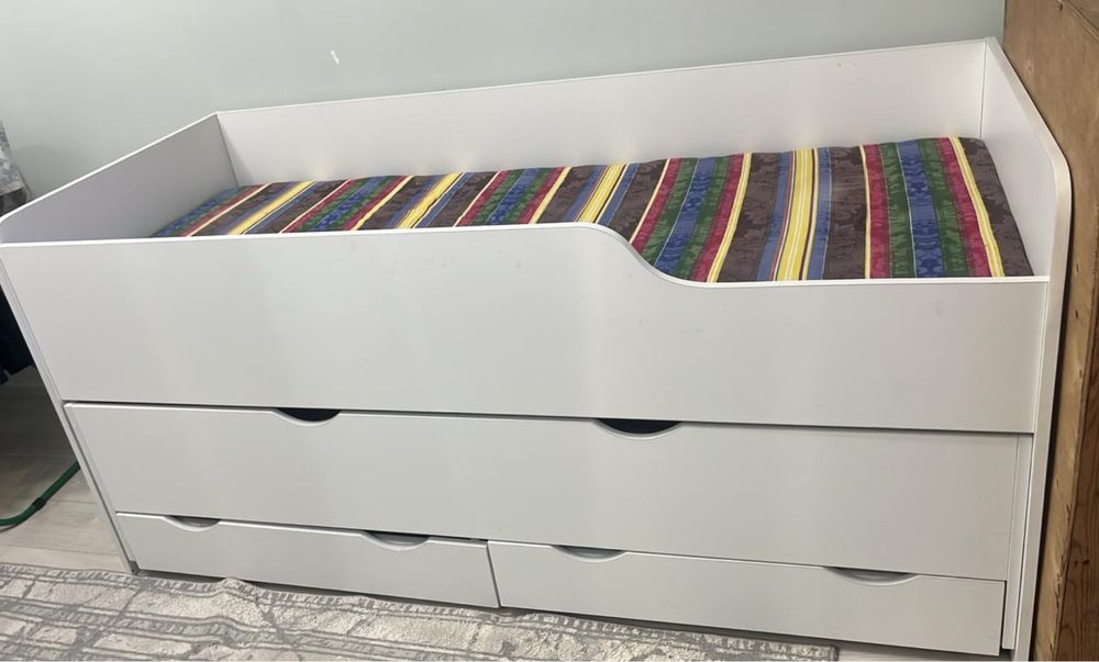 Продам двухъярусную кровать