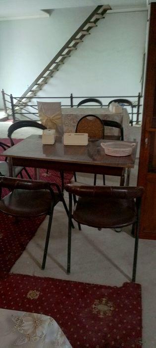 Стол, стуллар.сотилади