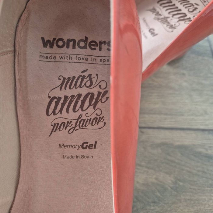 Дамски обувки естествен лак Wonders