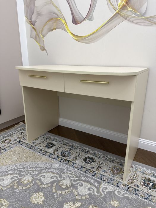 стол письменный бежевый