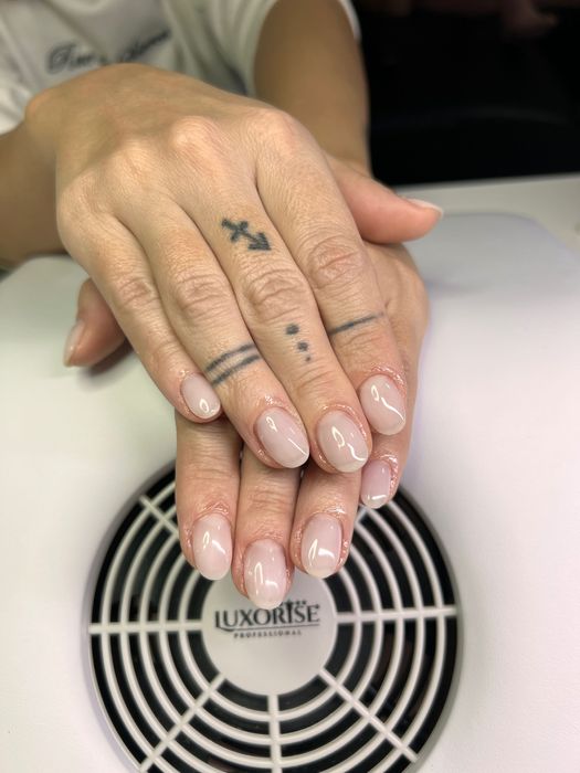 Unghii cu gel/semi CORABIA