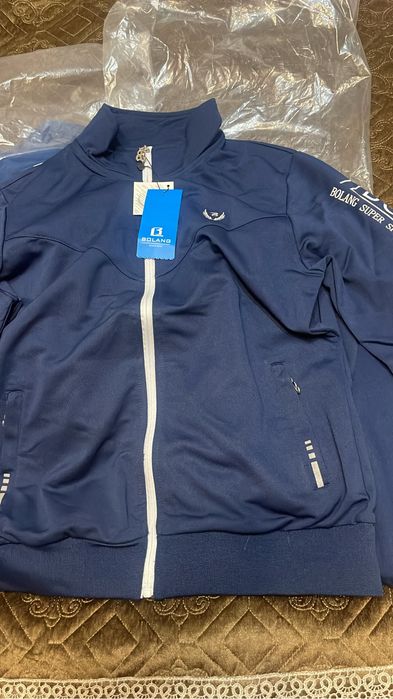 Продам костюм спортивный