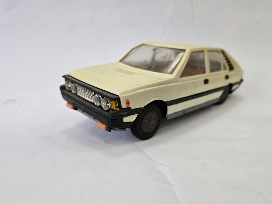 Стара количка играчка Полонез