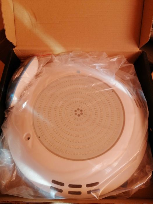 Прожектор за басейн