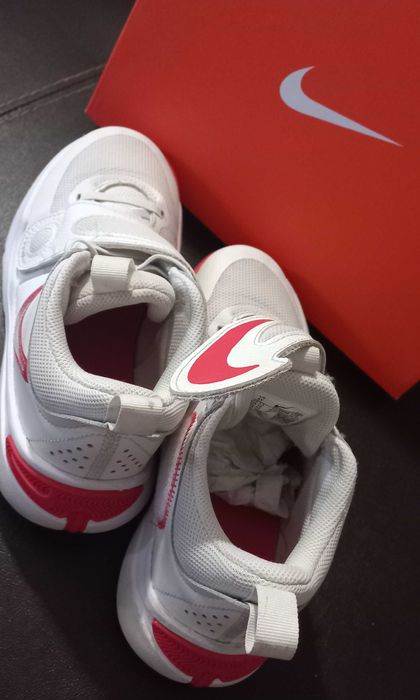 NIKE запазени маратонки