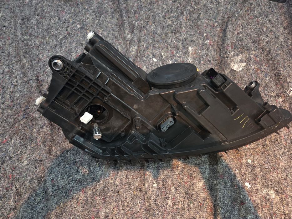 Far vw jetta stânga