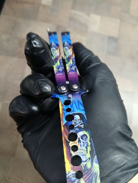 Илюстриран нож пеперуда