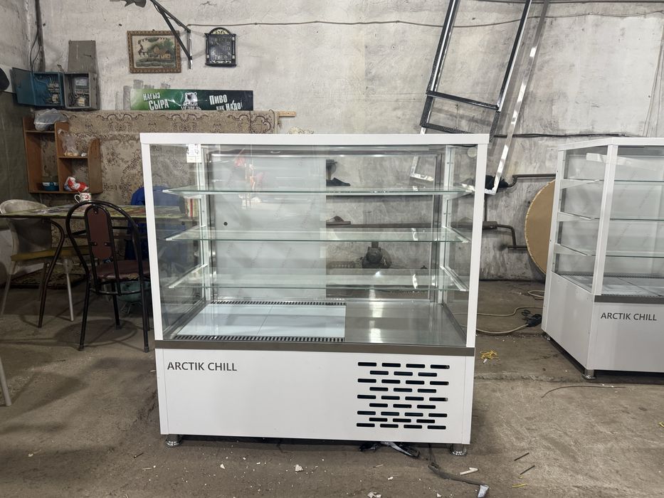 Витринный холодильник кондитерская витрина