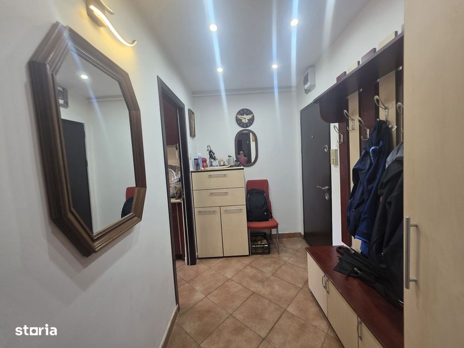 Vand 2 camere zona Astra cu vedere spre Tampa si aer conditionat