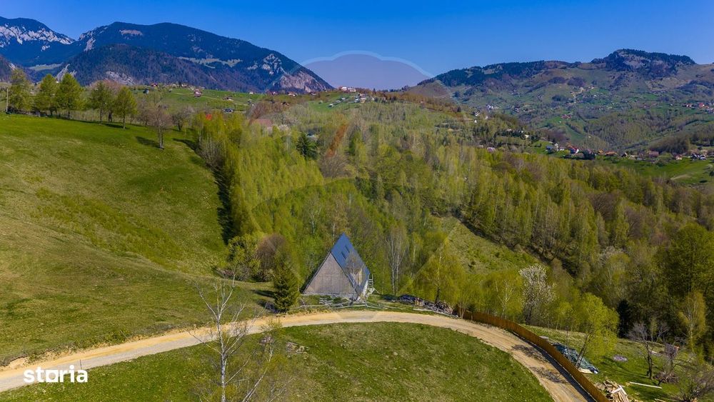 Casă de vacanta/ teren 1005 mp - Pestera- priveliste de Poveste!