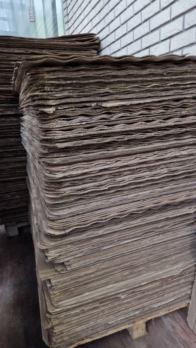 Листовой картон б.у. в отличном состоянии