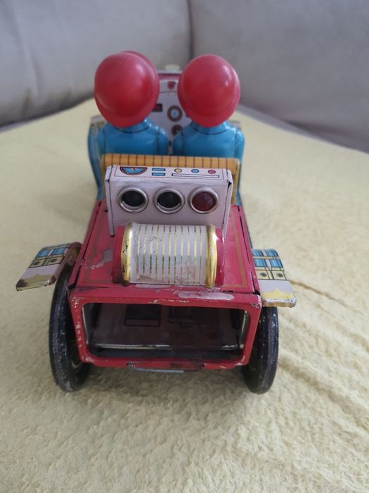 Macheta auto jucarie perioada comunista