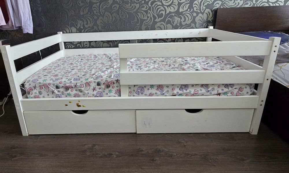 Продаётся детская кровать с матрасом