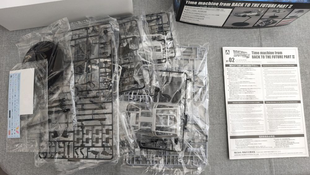 Продавам Кит за сглобяване Delorean dmc-12 от филма Back to the future