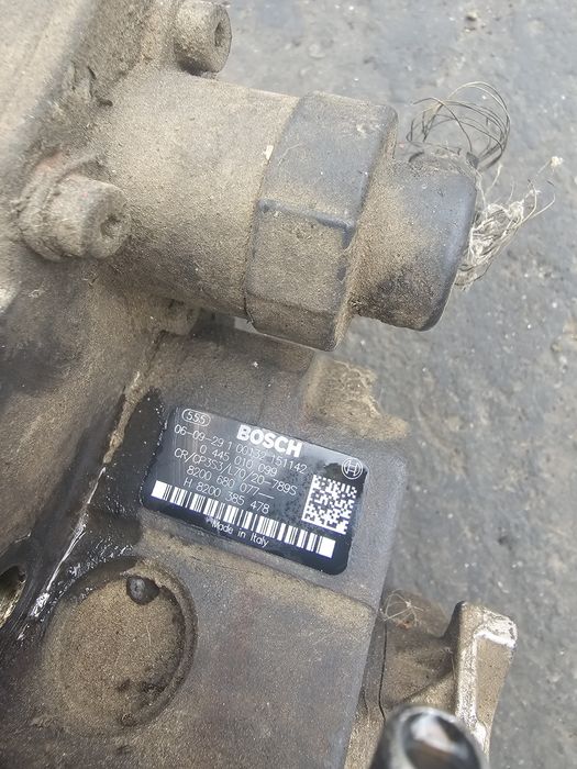 Lichidare stoc Pompa injectie Bosch Renault Trafic 2.0 Dci Opel Vivaro cod 0445010099