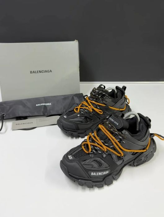 Balenciaga track