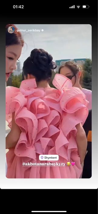 Платье бренда Аруназ