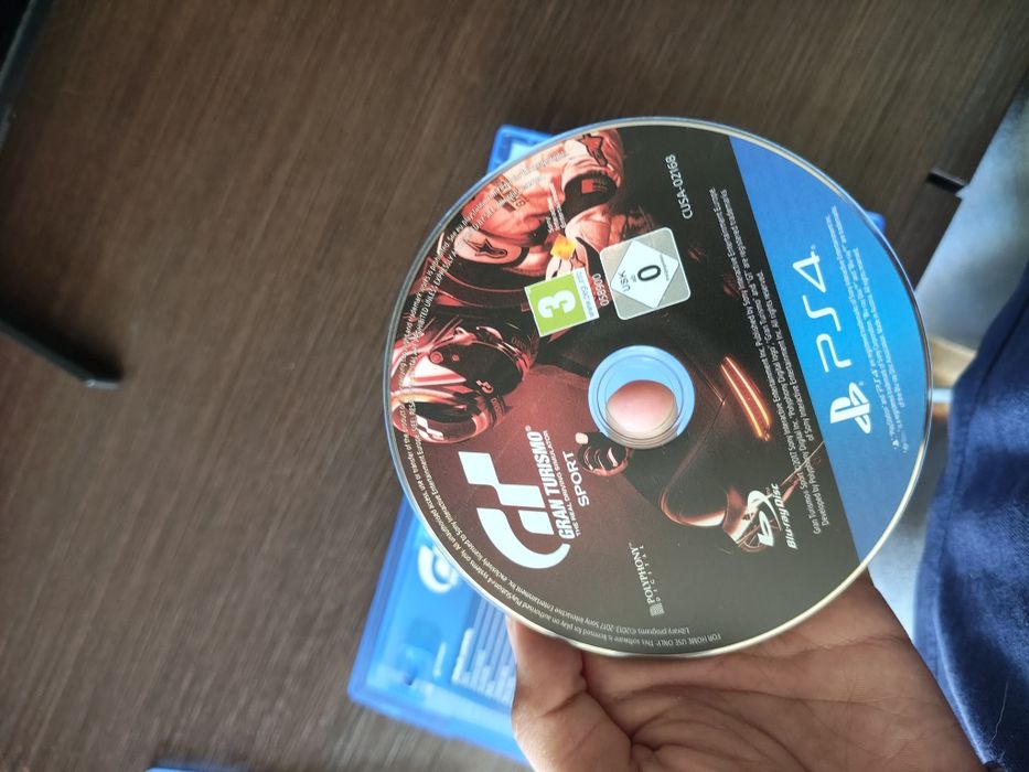 Vând joc Gran Turismo sport PS4