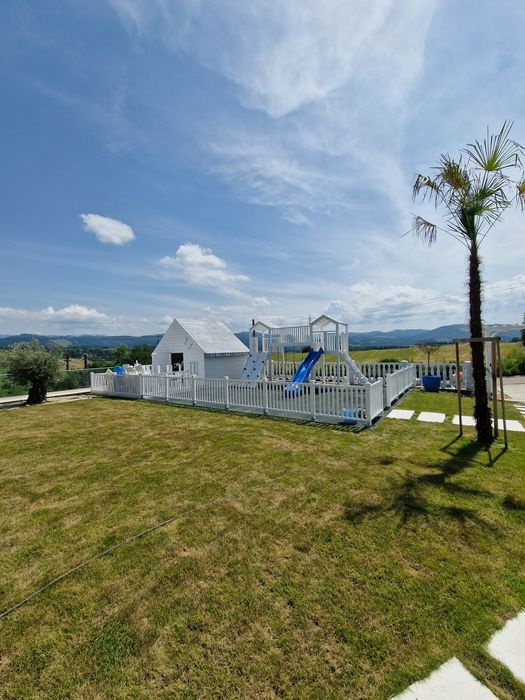 Loc de joaca pentru copii, casuta loc de joaca, mobilier exterior