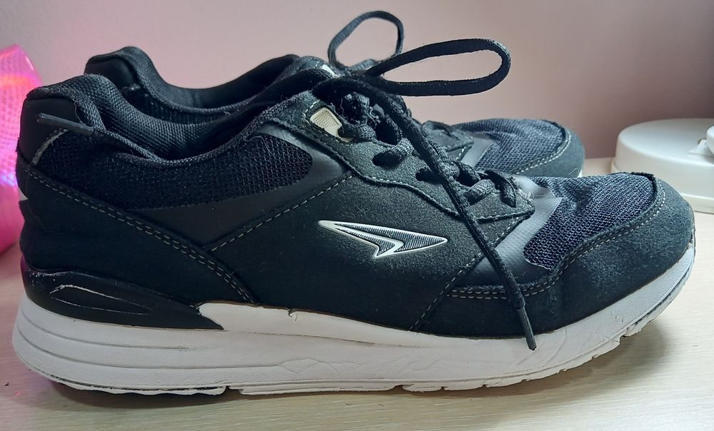 Запазени маратонки "sprandi"