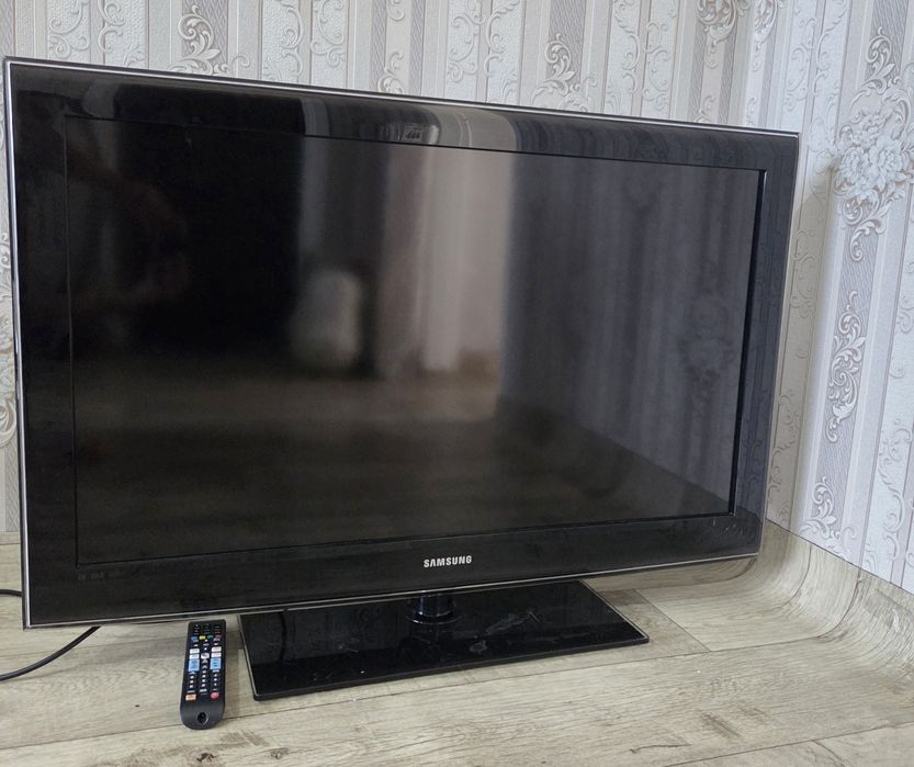 Продам телевизор самсунг за 40000,возможен торг