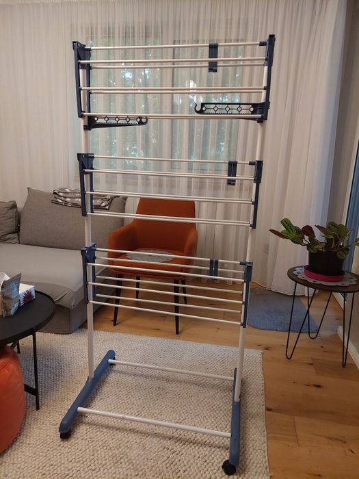 Uscător de haine vertical pliabil pe roți / Stand rufe etajat