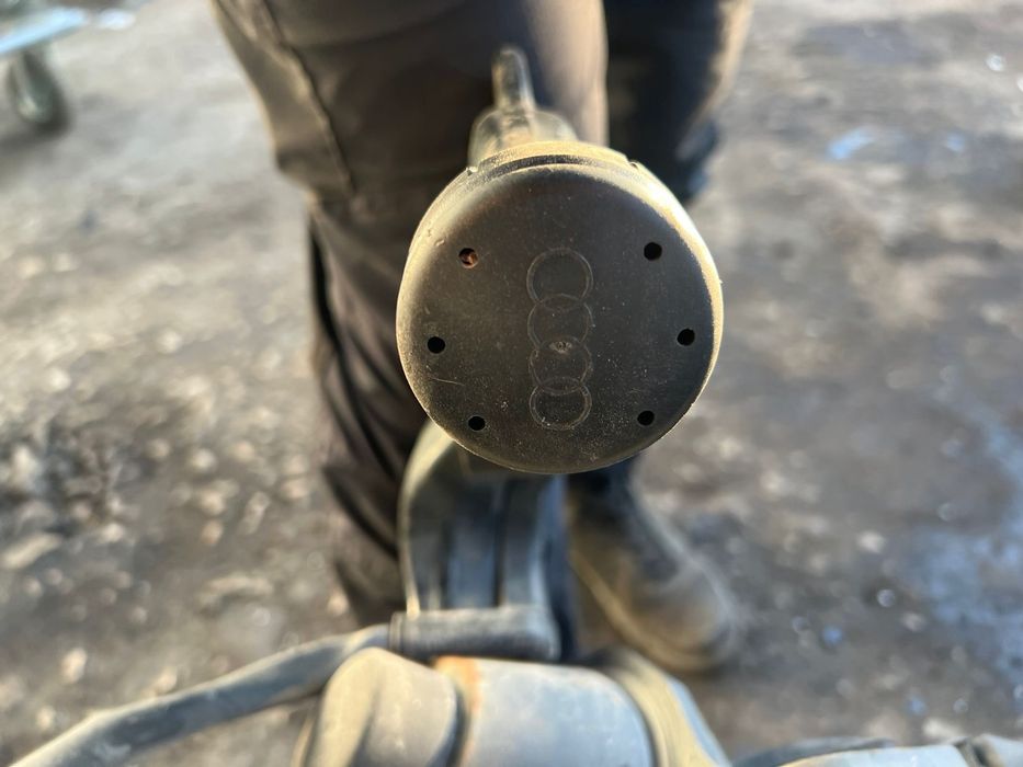 Теглич оригинален за Audi A4 b9 Ауди А4 б9 8w0800491 електрически