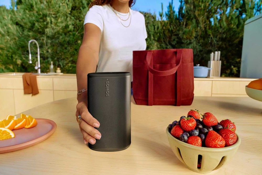 Sonos представя Play, мощен, преносим Bluetooth високоговорител, черен