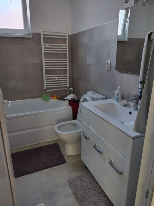 Vand casa 3 dormitoare, living, bucătărie. Intrare Popricani case noi.