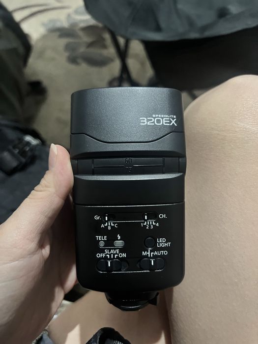 Вспышка Canon Speedlite 320EX