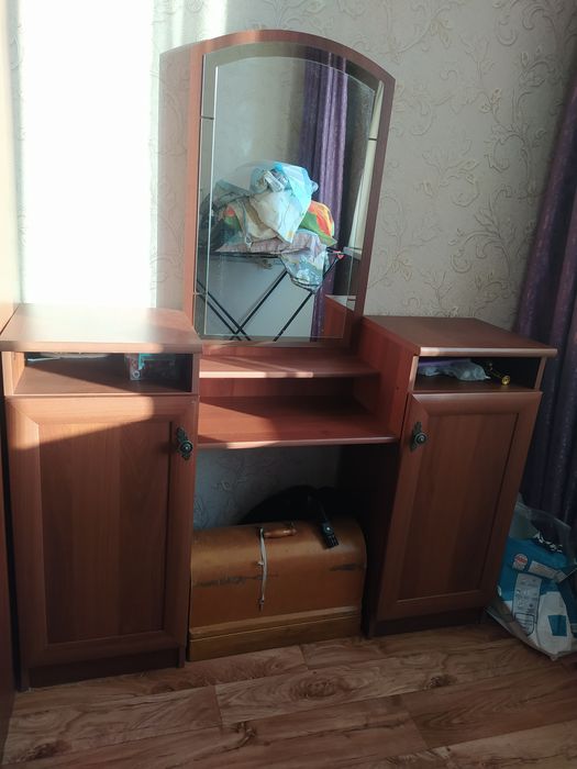 Продам спальный гарнитур шкаф