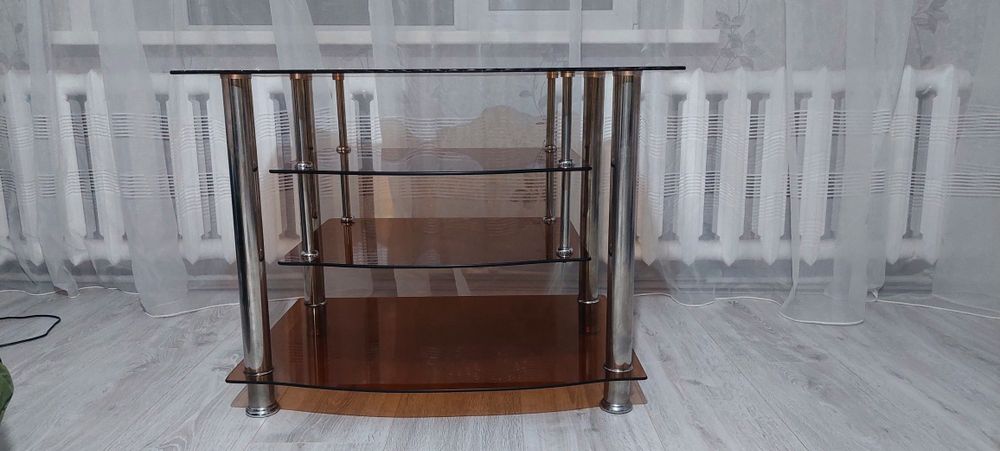 Стол      стеклянный