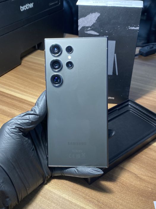 Samsung Galaxy s24 ultra • 256 GB • Titanium Black