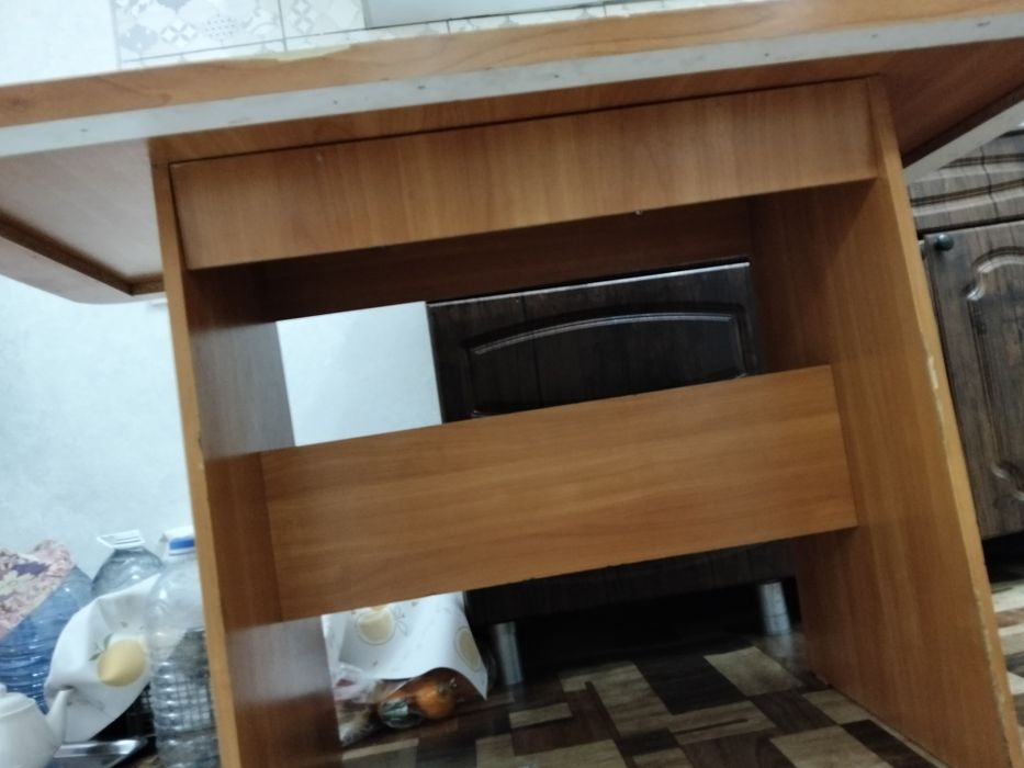 Продам стол кухонный 15000тг