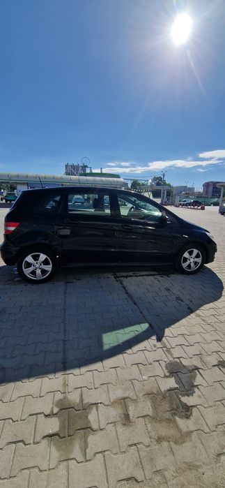 Mercedes Benz B180