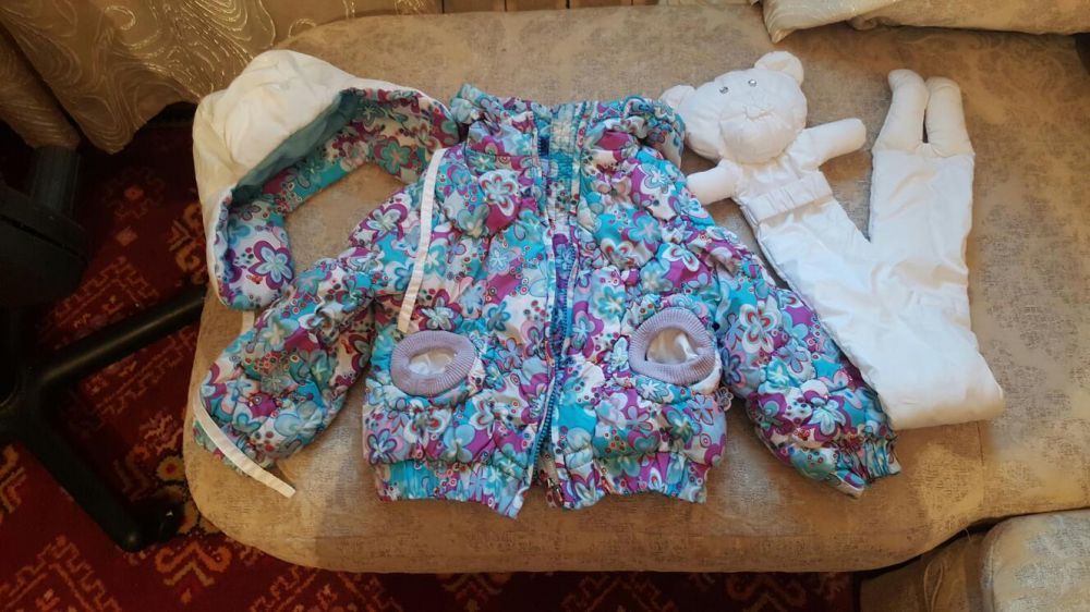 Куртка для девочки с шапочкой и шарфом