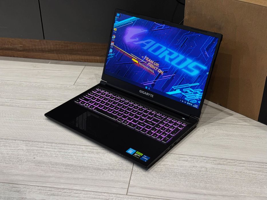 15.6 144hz /RTX 4060 8GB /i5 12500H /16GB / 512ssd /RGB/ Gigabyte