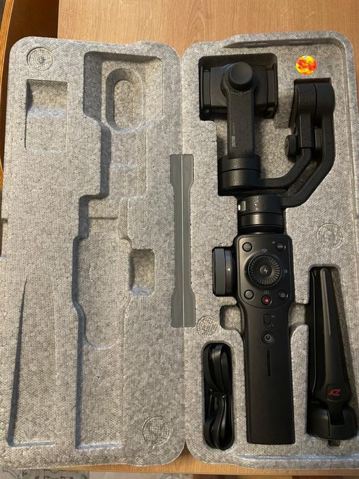 Zhiyun Smooth 4 – PERFECT pentru filmări stabile!