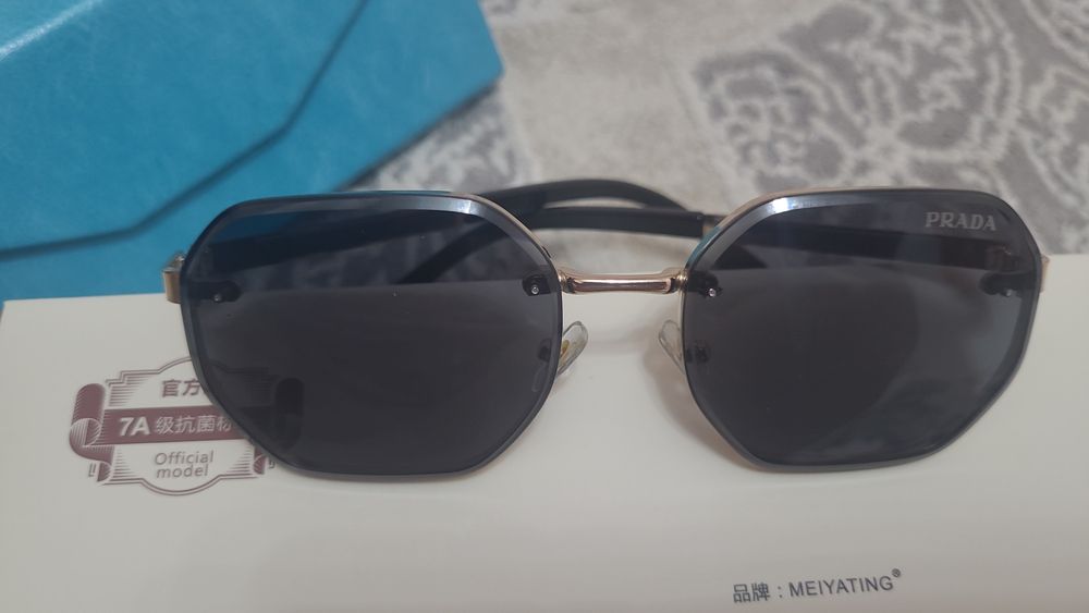 Продам новые очки PRADA!!
