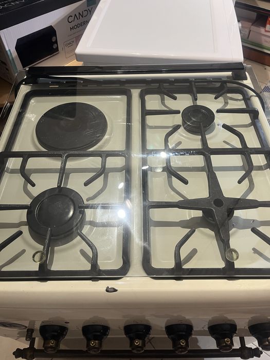 Vând aragaz in stare foarte buna!