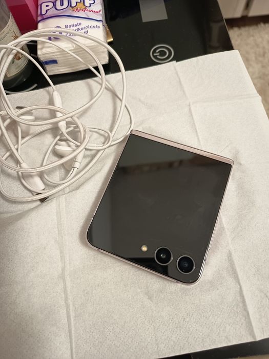 Galaxy Z Flip5 utilizat 1 an