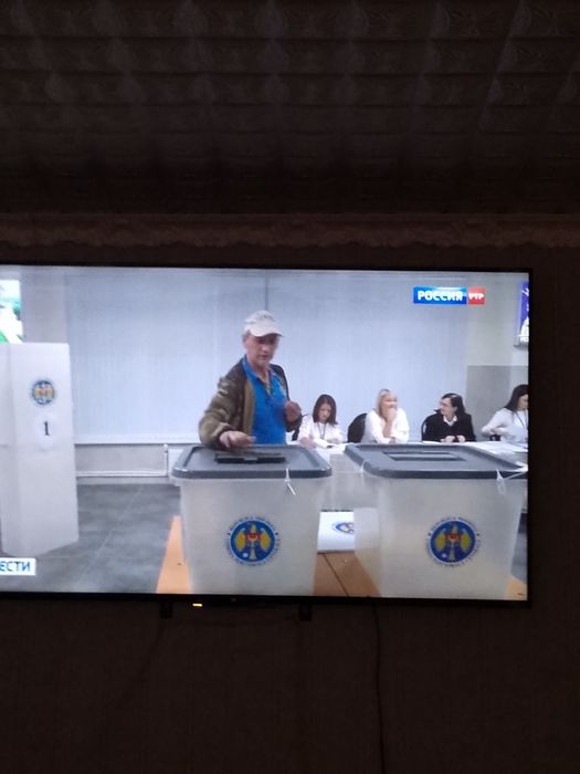 Продам большой телевизор Хiomi  с диагональю 140 см .