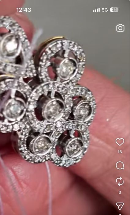 Продам красивое брилиаетовые серьги