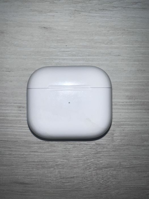 Използвани airpods 3 със силиконов калъф