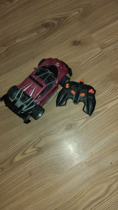 Vand masina cu telecomanda !