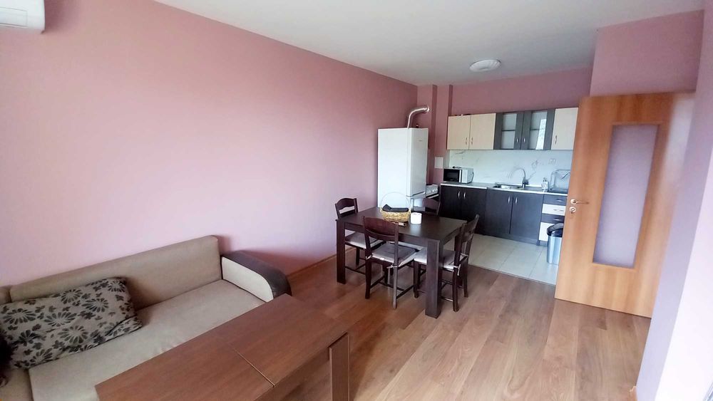 Двустаен апартамент в жк Сухата река