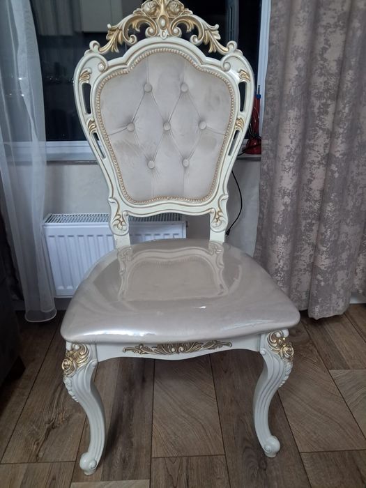 Продам стол со стульями срочно